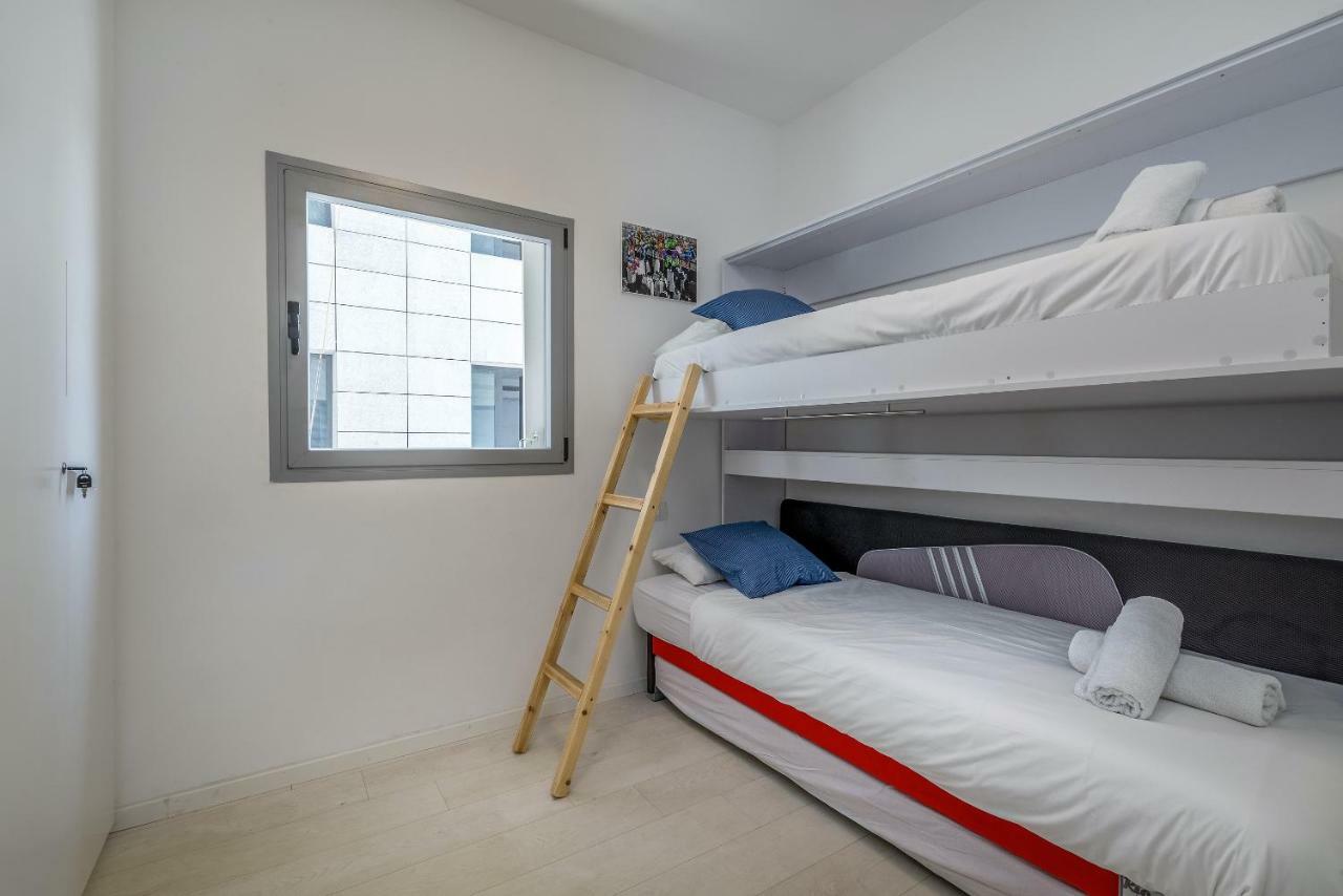 Beautiful Sunny 3 Bedrooms In Font Of The Beach Tel Aviv Exterior photo