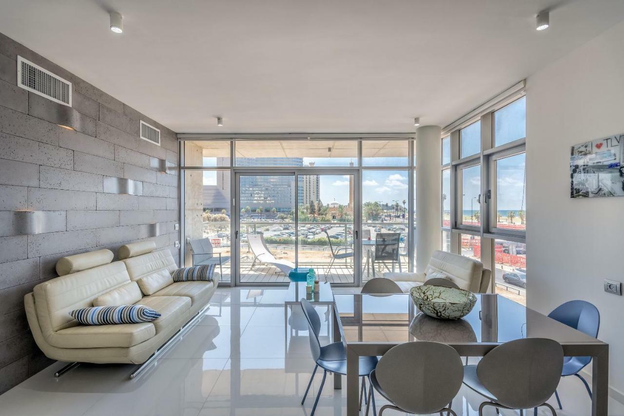 Beautiful Sunny 3 Bedrooms In Font Of The Beach Tel Aviv Exterior photo