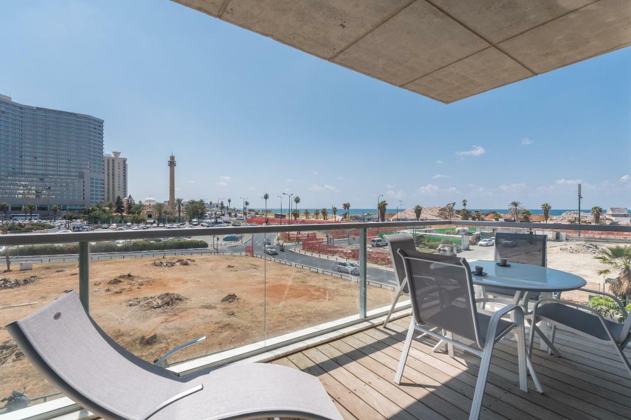 Beautiful Sunny 3 Bedrooms In Font Of The Beach Tel Aviv Exterior photo